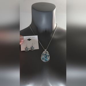 3/$20 reversible Necklace and earrings